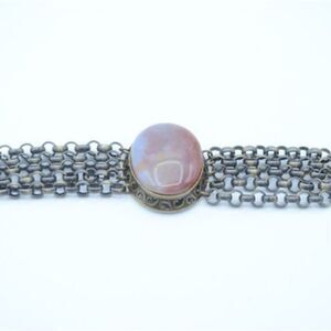 Bracelet with Natural Red Moss Agate Stone, 5 Chain Links and Toggle Closure.
